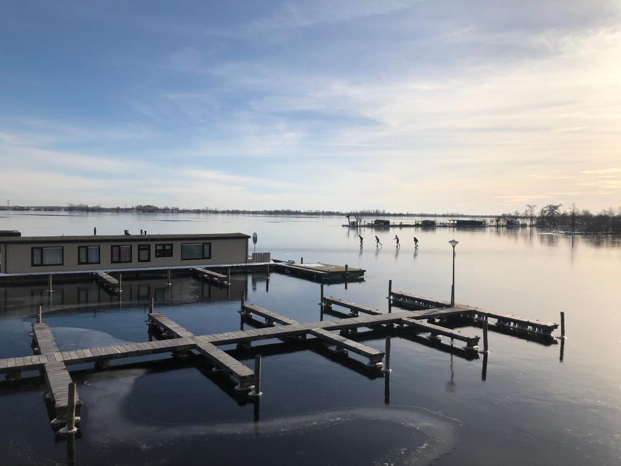 Visserslust Rooms, Apartments And Houseboats Винкевен Экстерьер фото