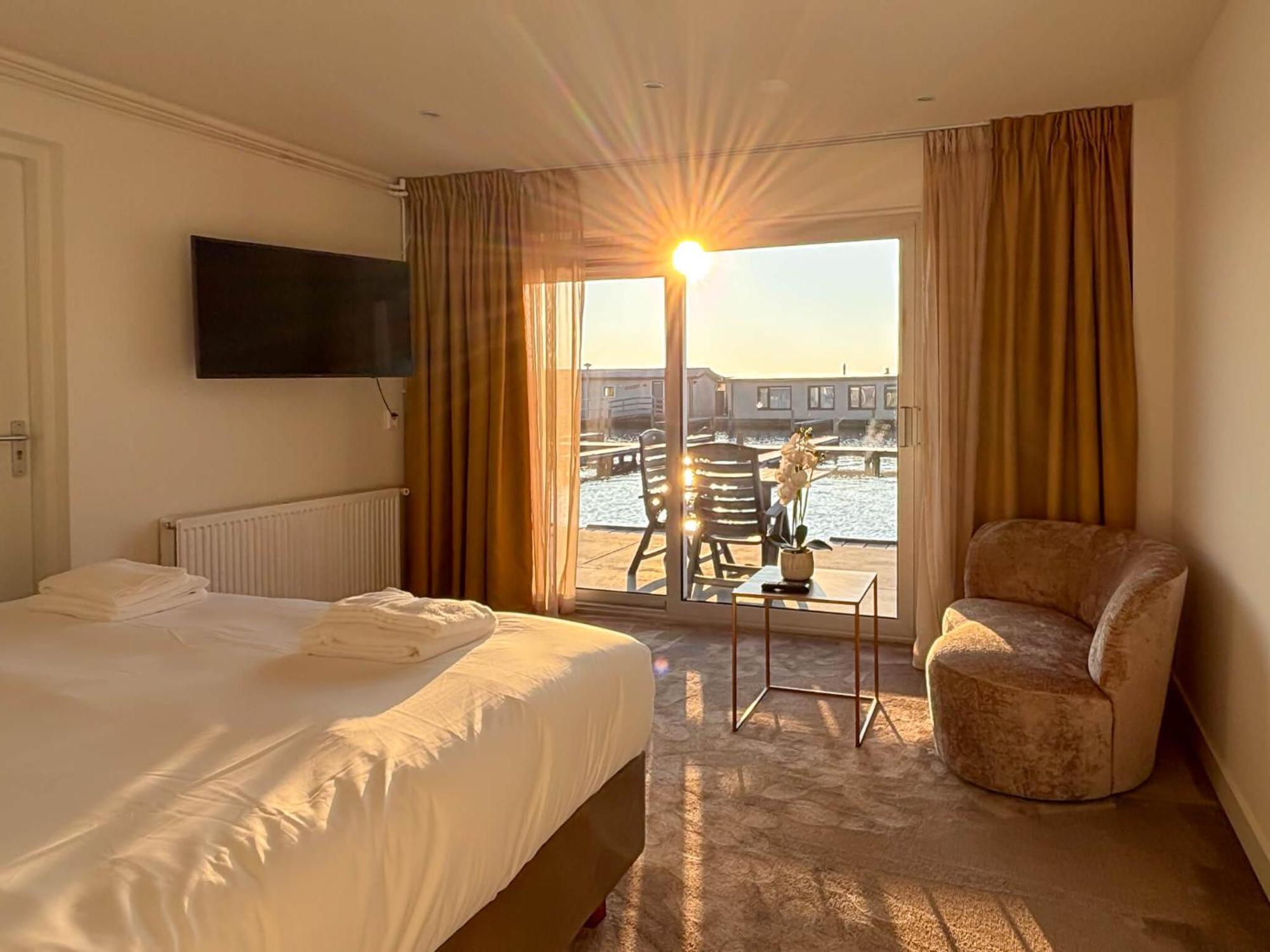 Visserslust Rooms, Apartments And Houseboats Винкевен Экстерьер фото